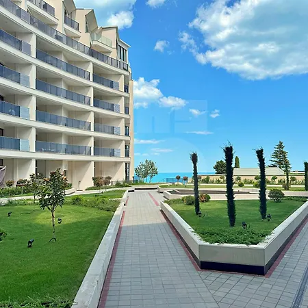 Apartment Skyline 42 *